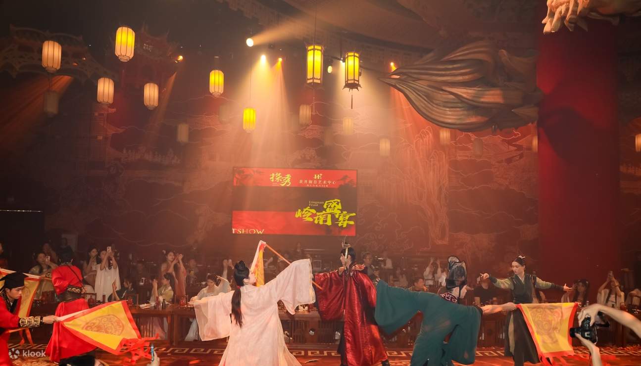 La magia narrativa della piegatura spazio-temporale: Lascia che 2000 anni di tempo scorrano sul palco